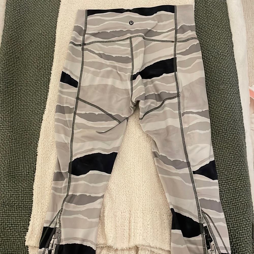 Cool detailed lululemon leggings